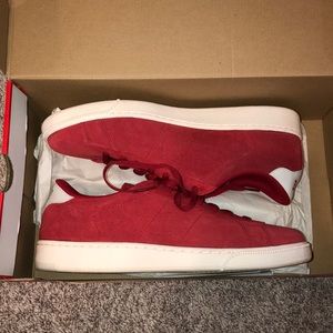 brand new nike sneakers